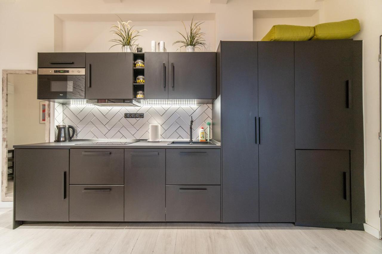 Sunny Central Apartment On Wenceslas Square By Easybnb Prag Exteriör bild