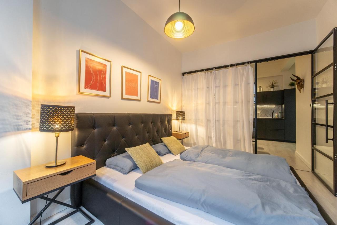 Sunny Central Apartment On Wenceslas Square By Easybnb Prag Exteriör bild